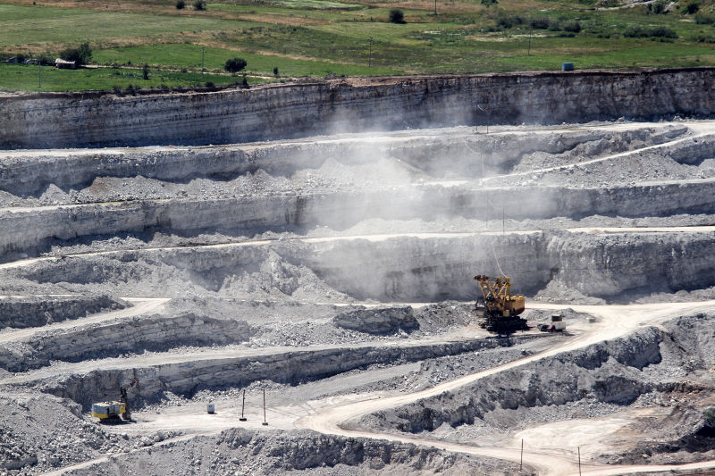 சுரங்க செயல்பாட்டில் காற்று அமுக்கி என்ன பங்கு வகிக்கிறது?